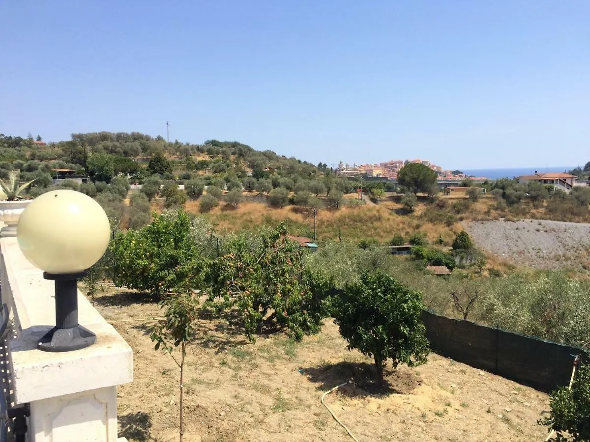 Villa Con Piscina A Imperia, Italy Imperia