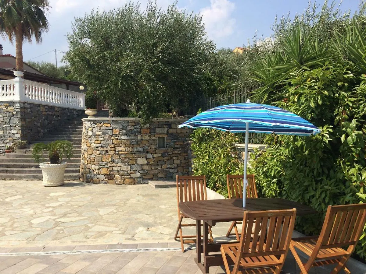 Villa Con Piscina A Imperia, Italy