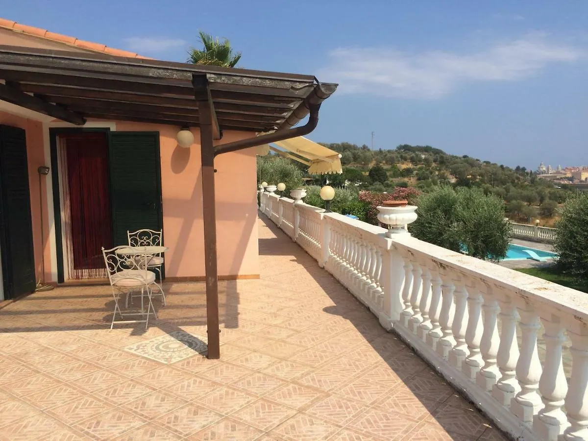 Villa Con Piscina A Imperia, Italy