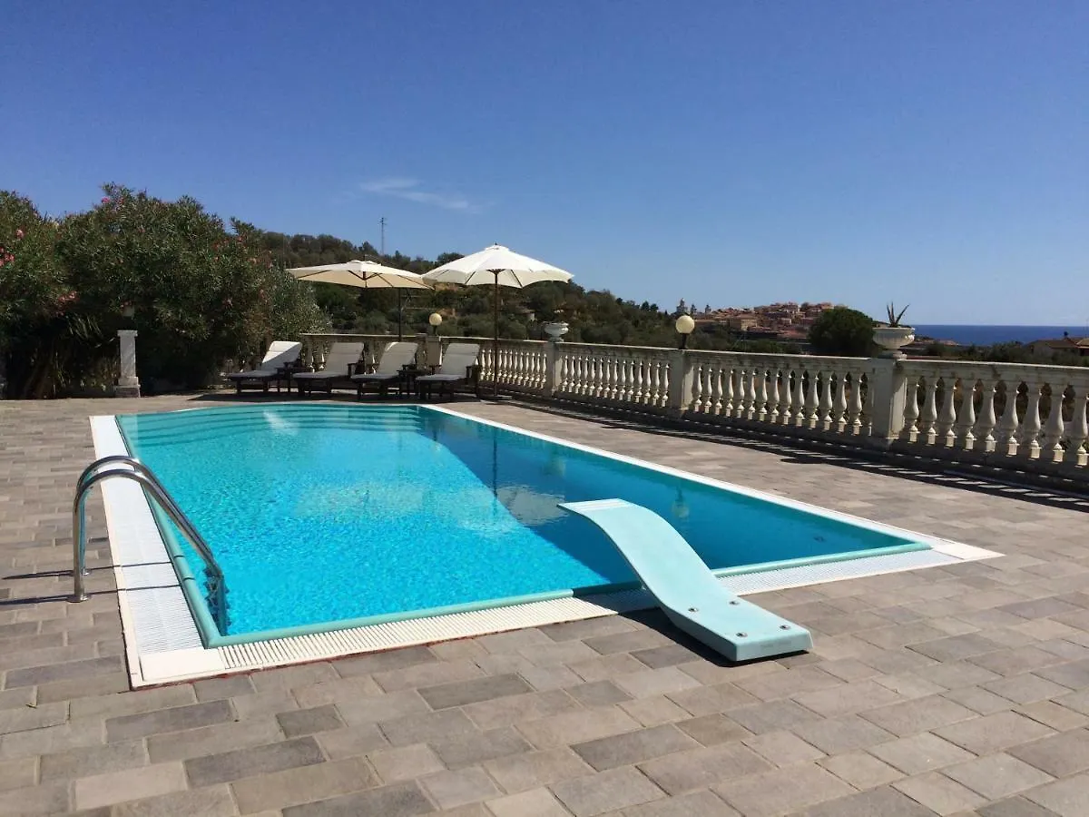 Villa Con Piscina A Imperia, Italy