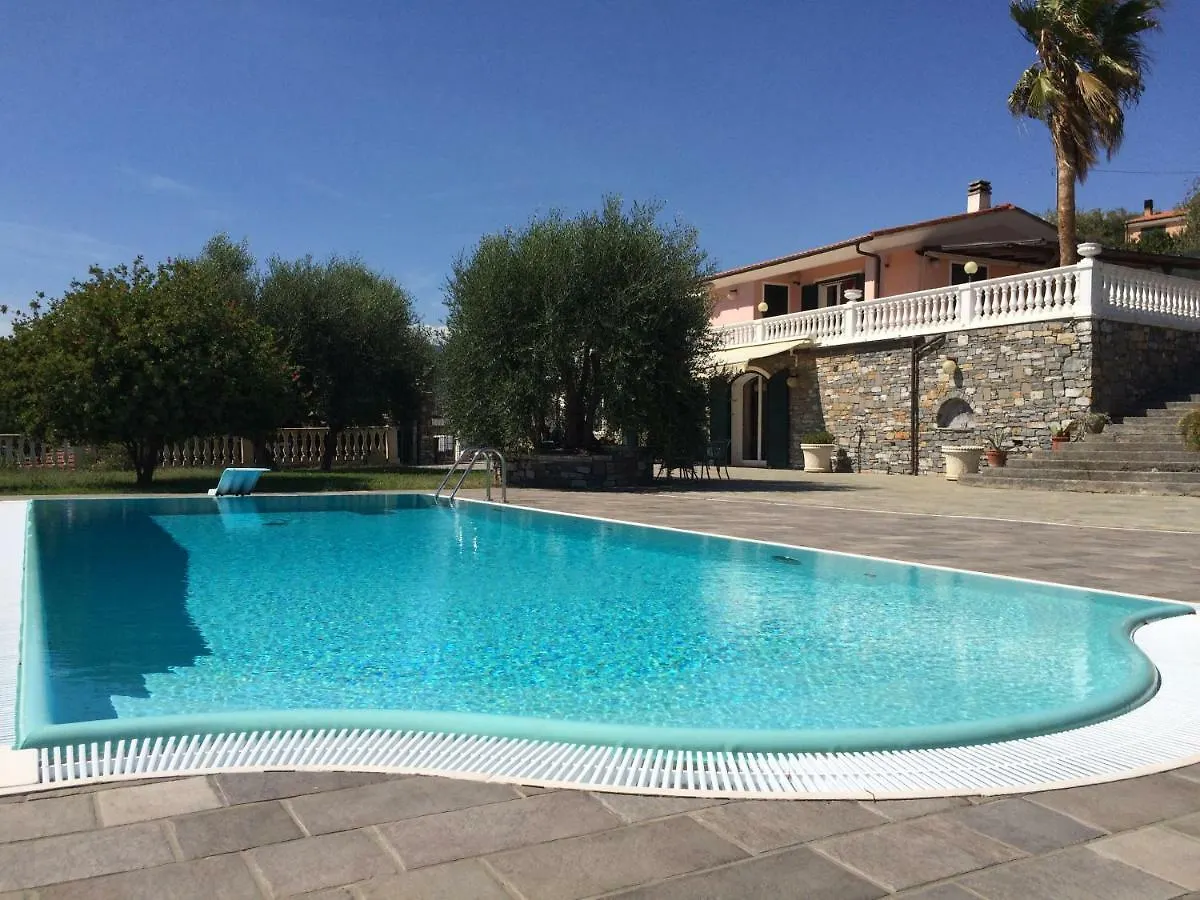 Villa Con Piscina A Imperia, Italy