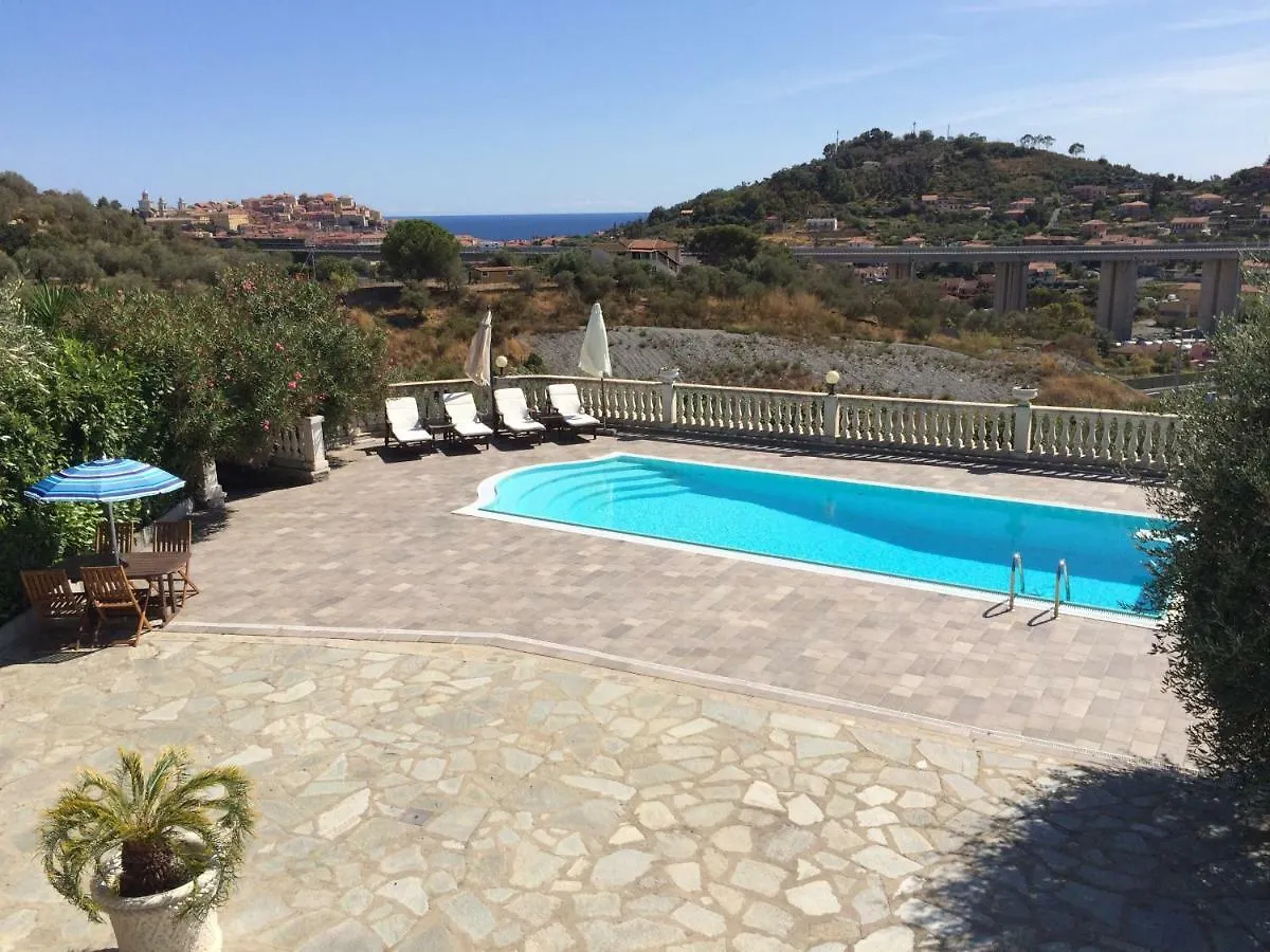 Villa Con Piscina A Imperia, Italy